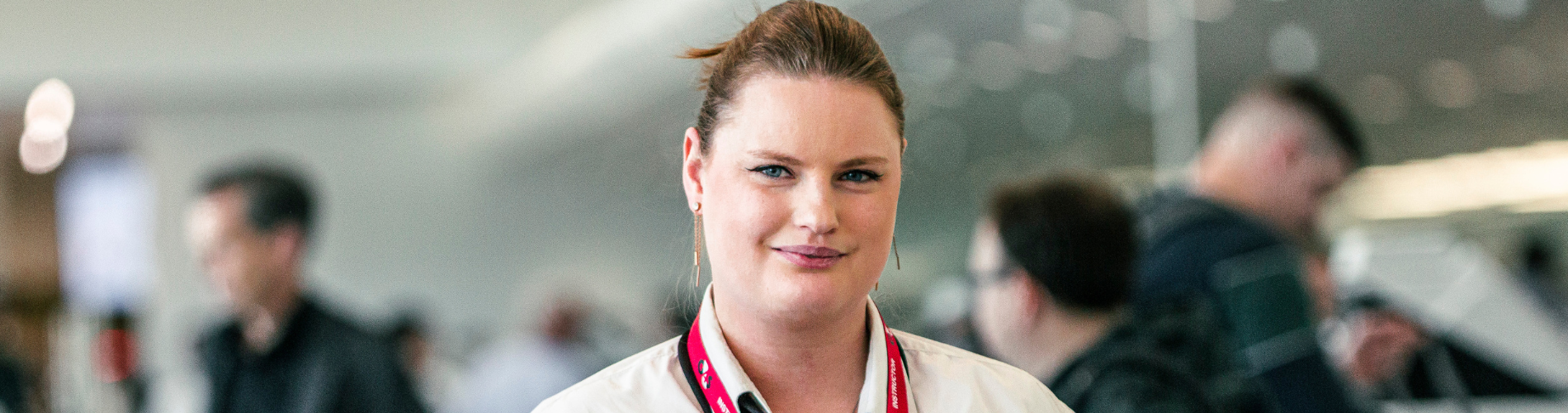 Elvira aan de security: een scherpe blik, vroege shiften en … barbecuesaus?!